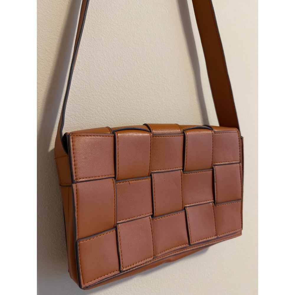 Squared Woven Cassette Crossbody Bag Cognac Brown Faux Leather - Picture 3 of 8